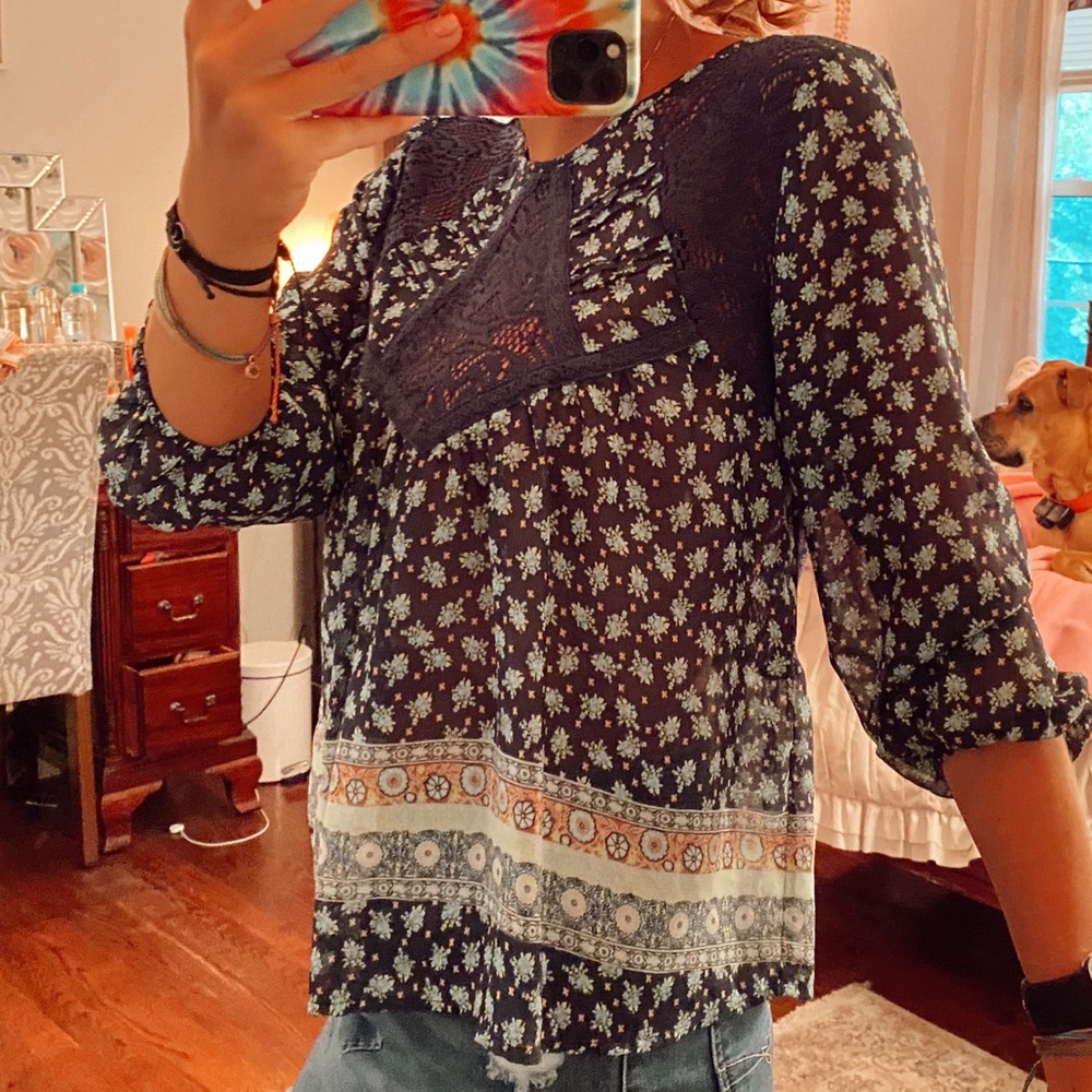 Floral flowy 3/4 top